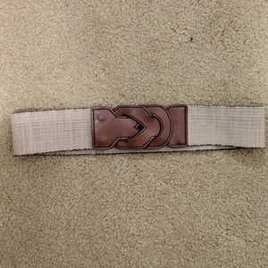 brown and tan belt